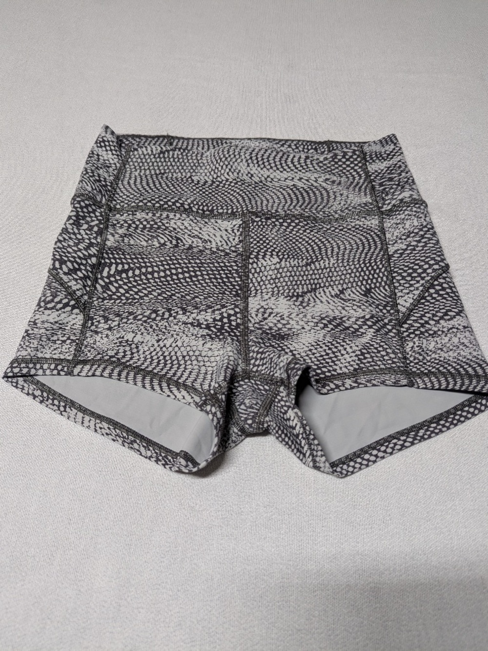 Lululemon In Movement 2.5" Shorts - Size 6